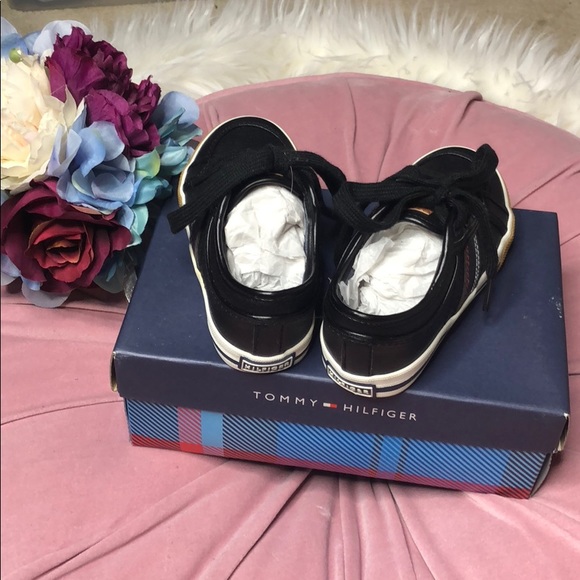 Kids Tommy Hilfiger shoes - Picture 2 of 5